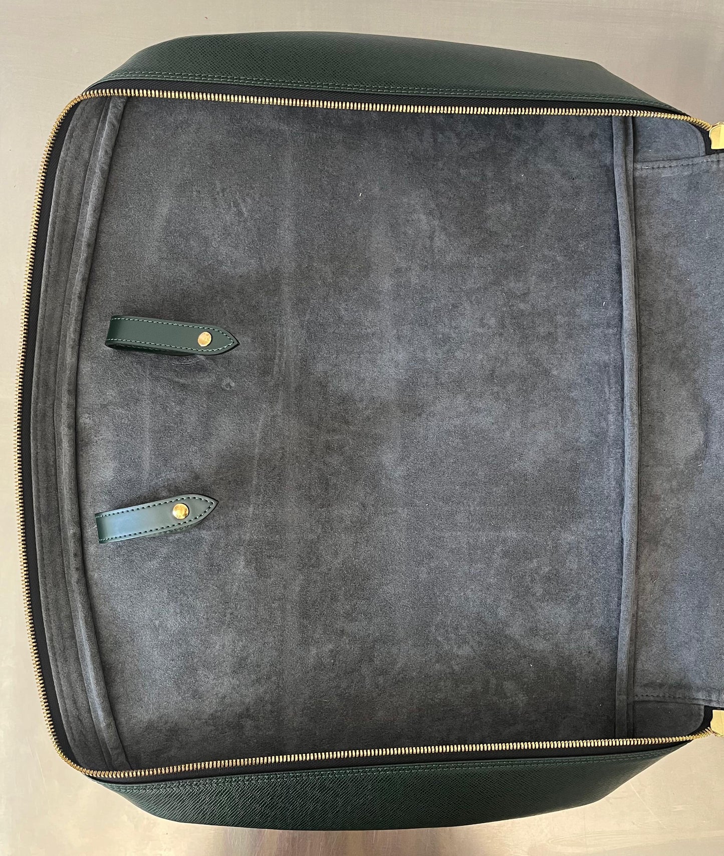 Louis Vuitton Helanga Taiga