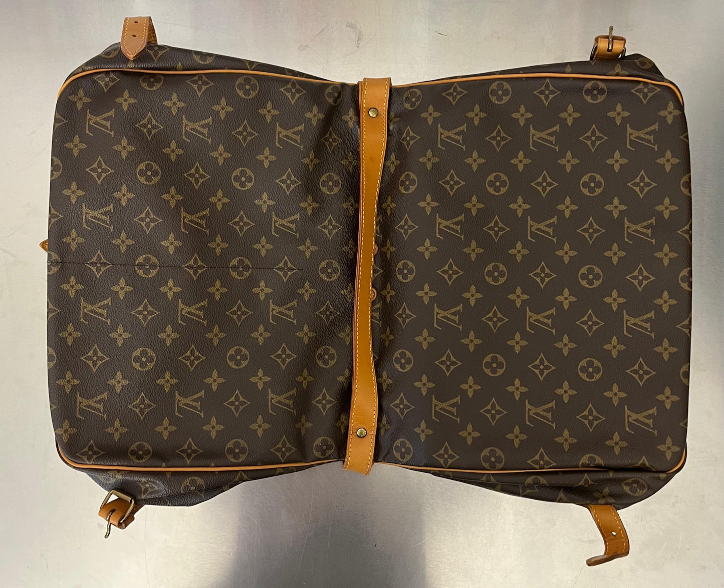 Louis Vuitton Saumur 35