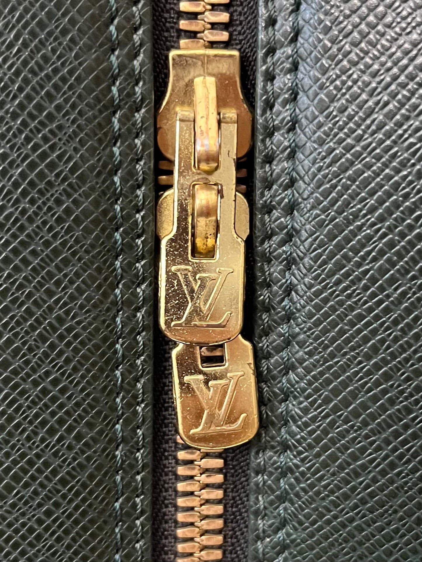 Louis Vuitton Helanga Taiga
