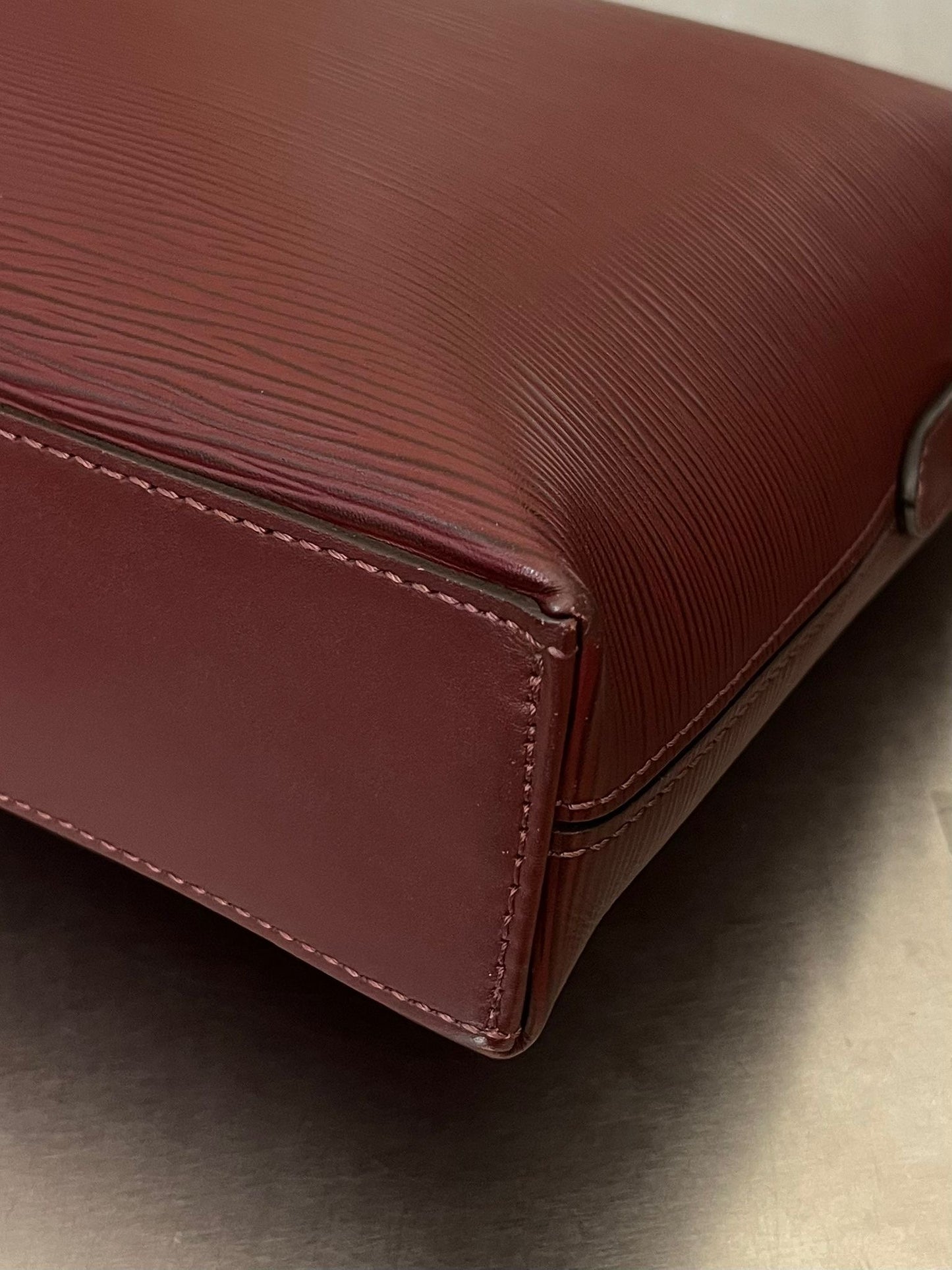Louis Vuitton Porte Documents Jour Epi