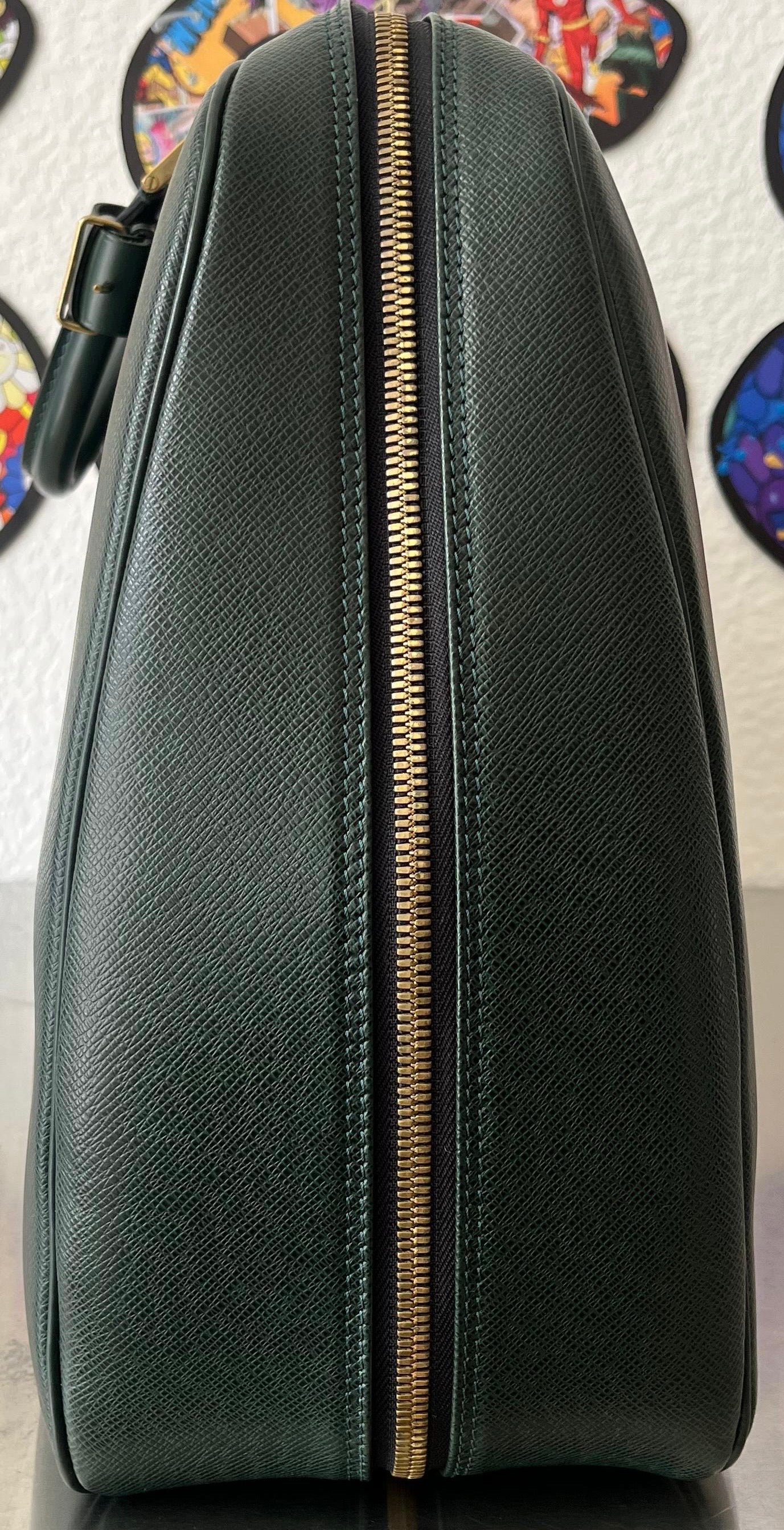 Louis Vuitton Helanga Taiga