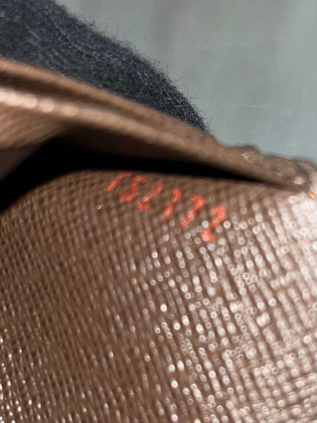 Louis Vuitton Brazza Damier