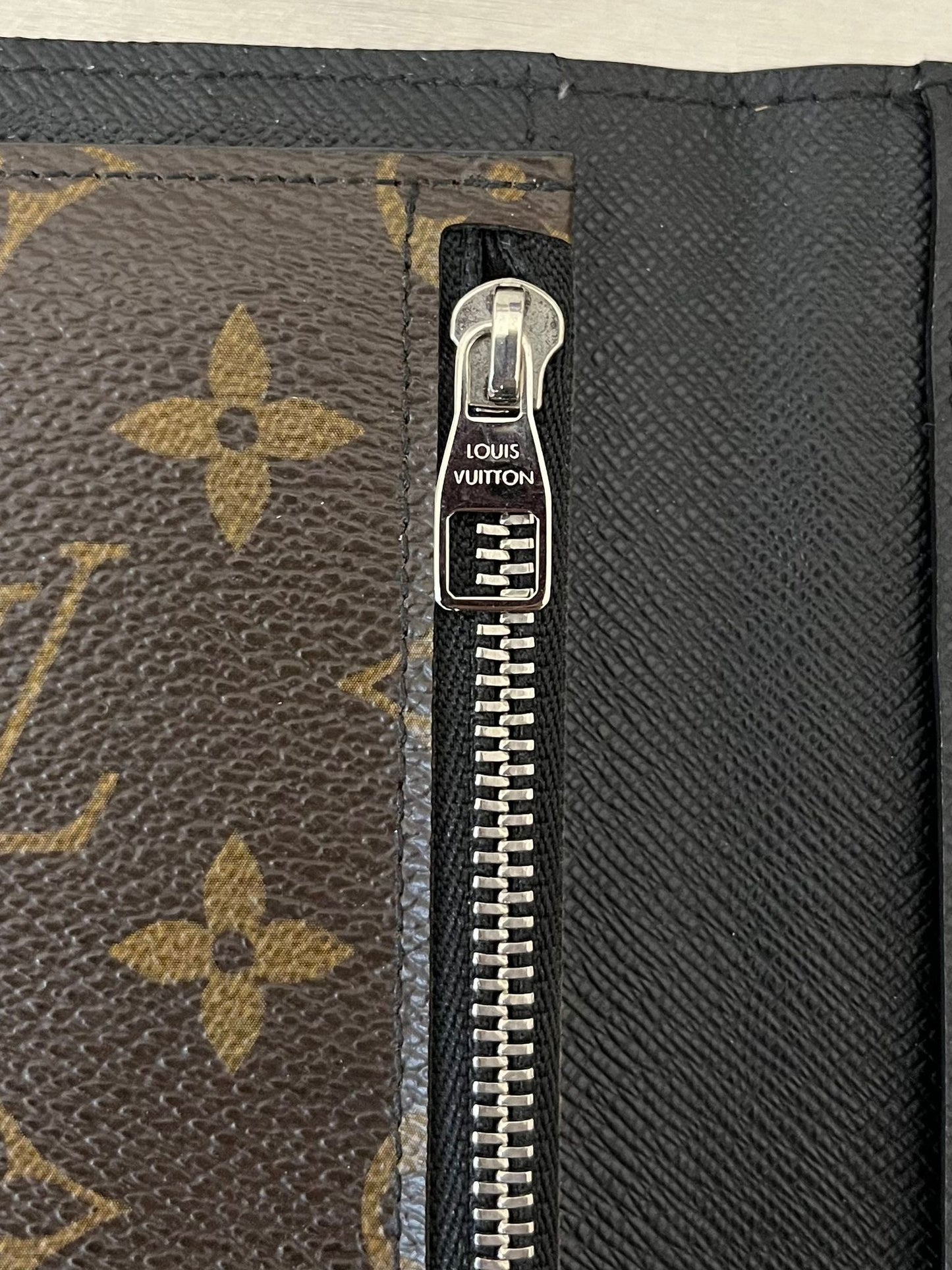 Louis Vuitton Brazza Macassar