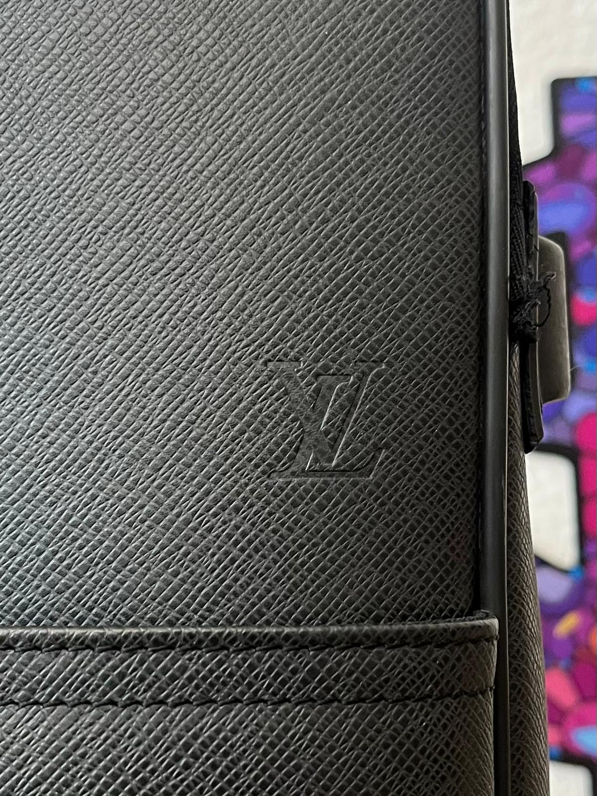 Louis Vuitton Pegase 60 Taiga