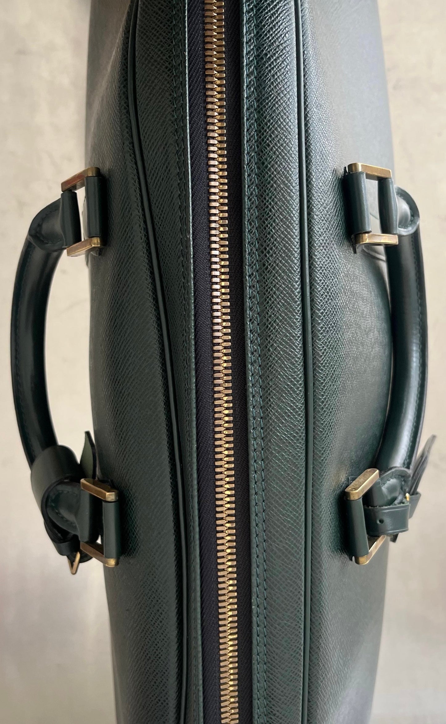 Louis Vuitton Helanga Taiga