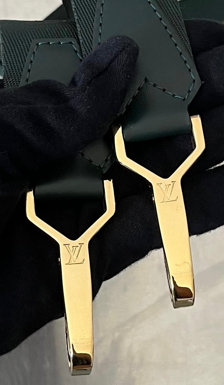 Louis Vuitton Kendall PM Taiga Leder