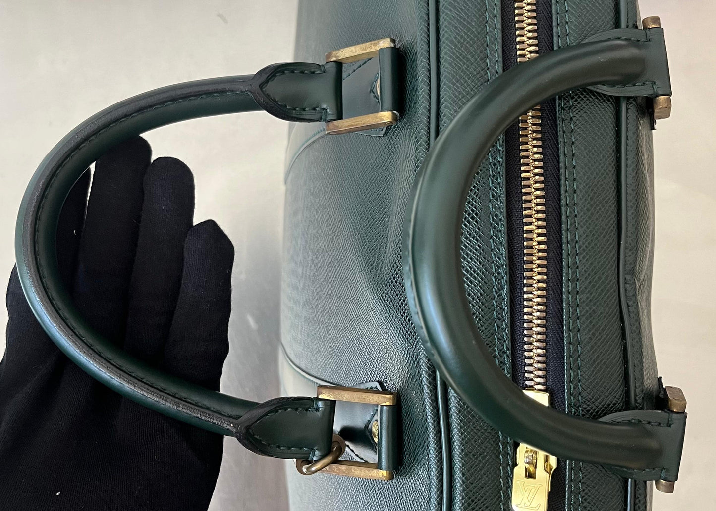 Louis Vuitton Helanga Taiga