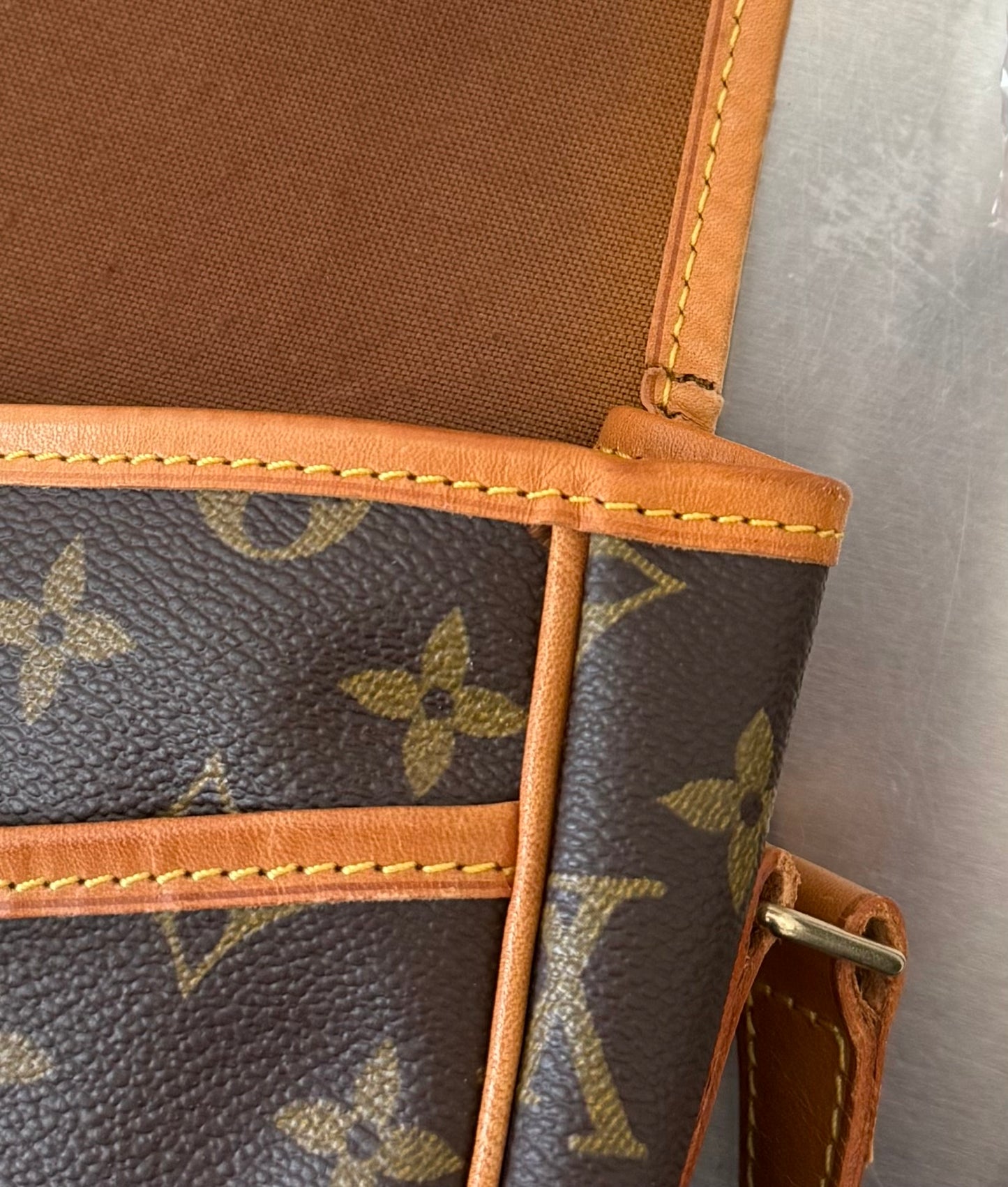 Louis Vuitton Gibeciere GM Messenger