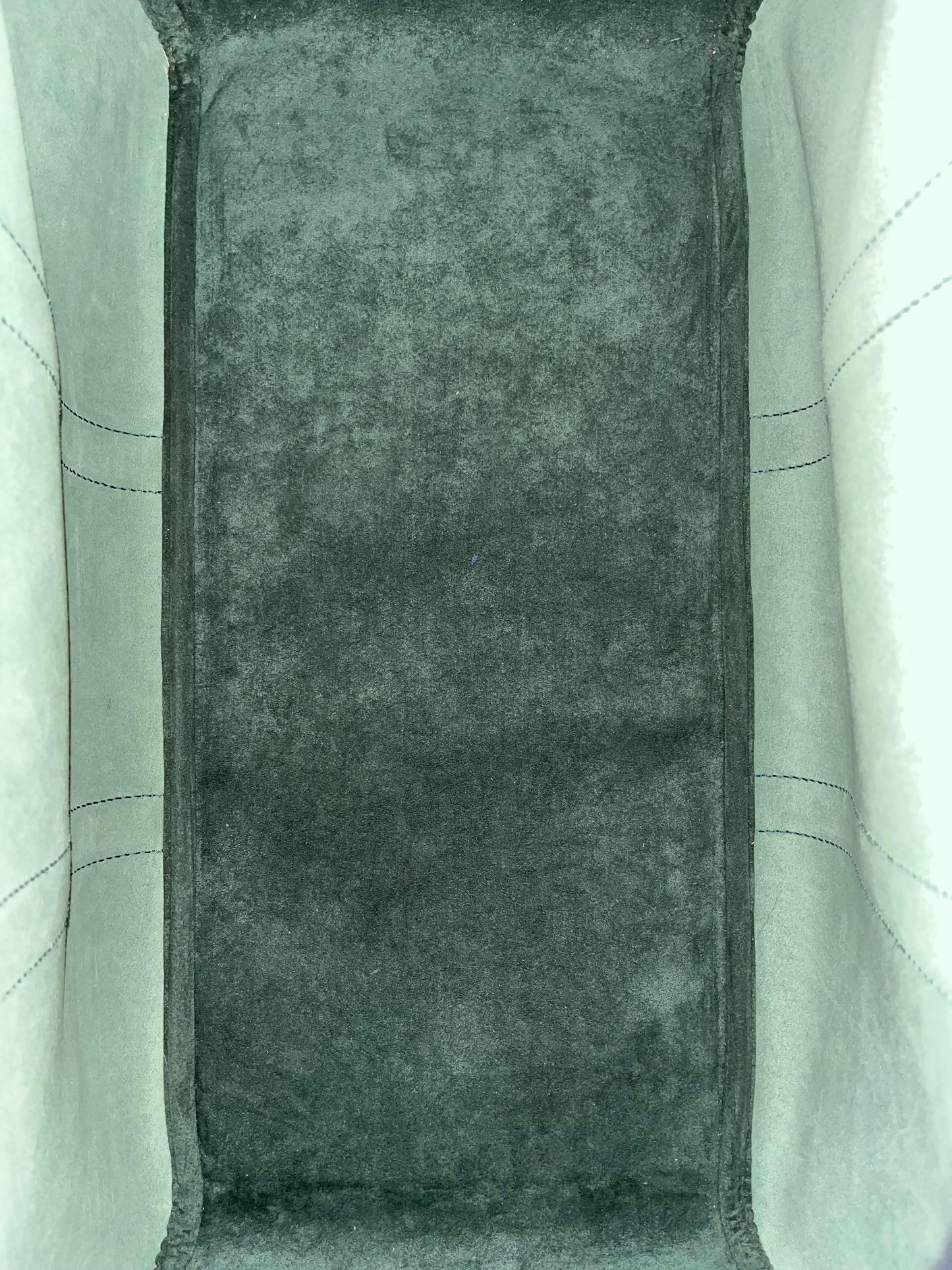 Louis Vuitton Kendall PM Taiga (Dunkelgrün)