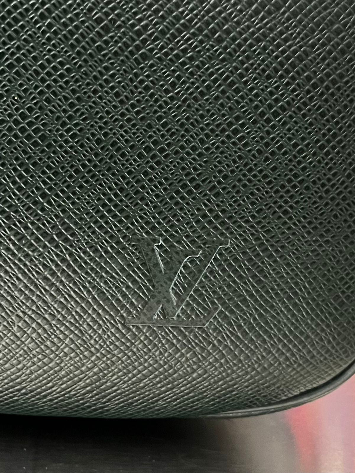 Louis Vuitton Helanga Taiga