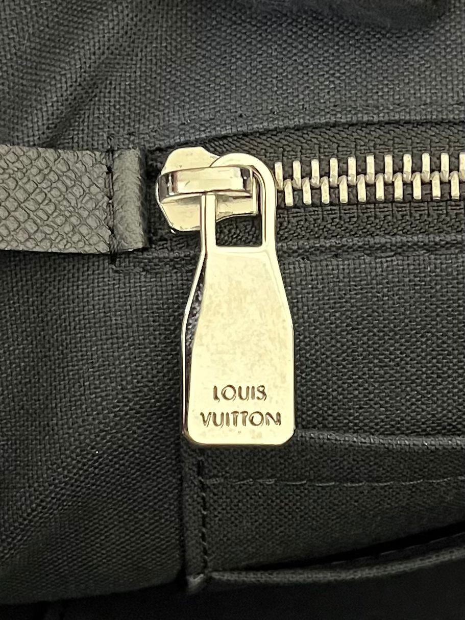 Louis Vuitton Porte Documents Taiga