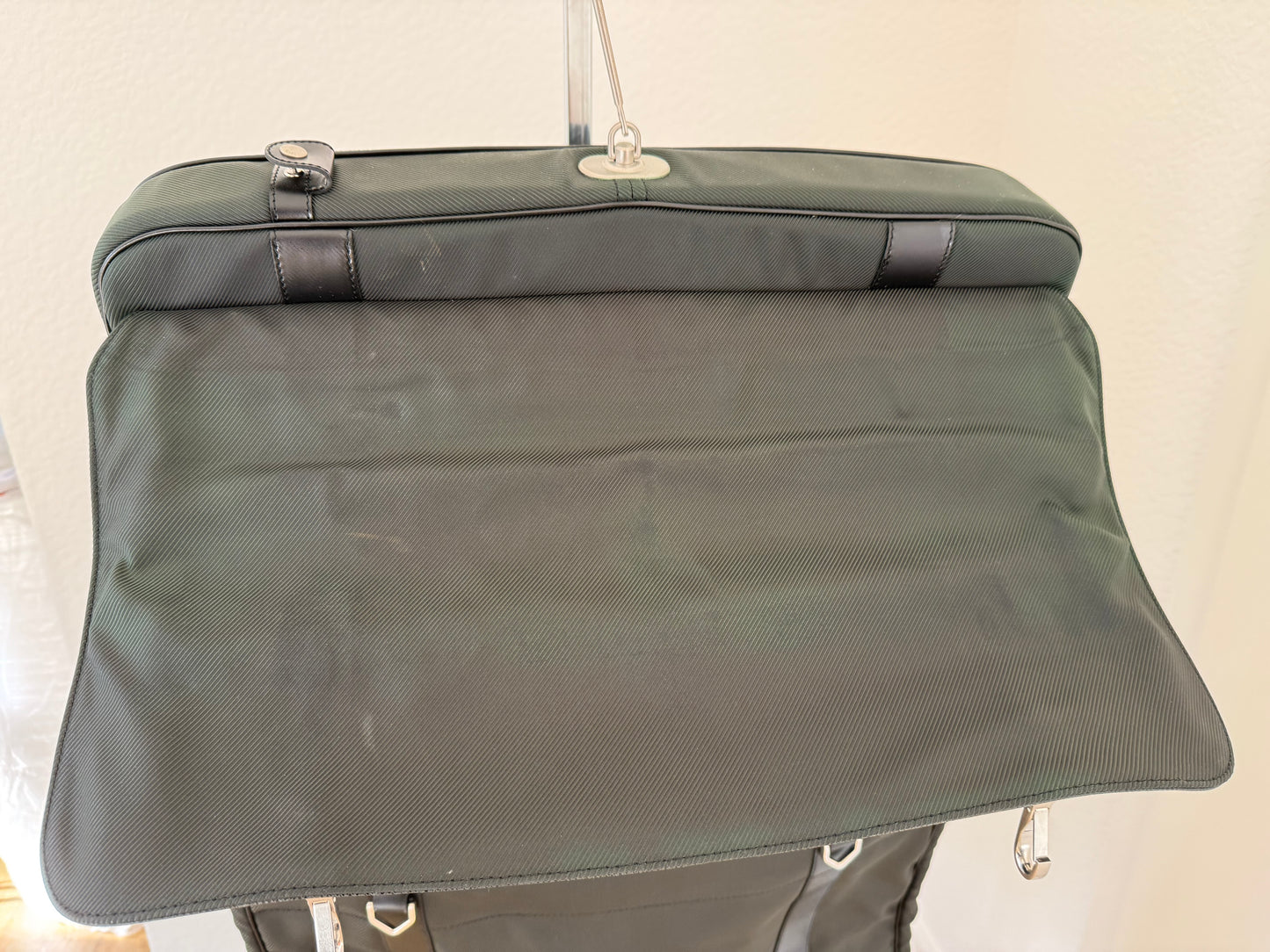 Louis Vuitton Taiga Gibeciere Kleidersack