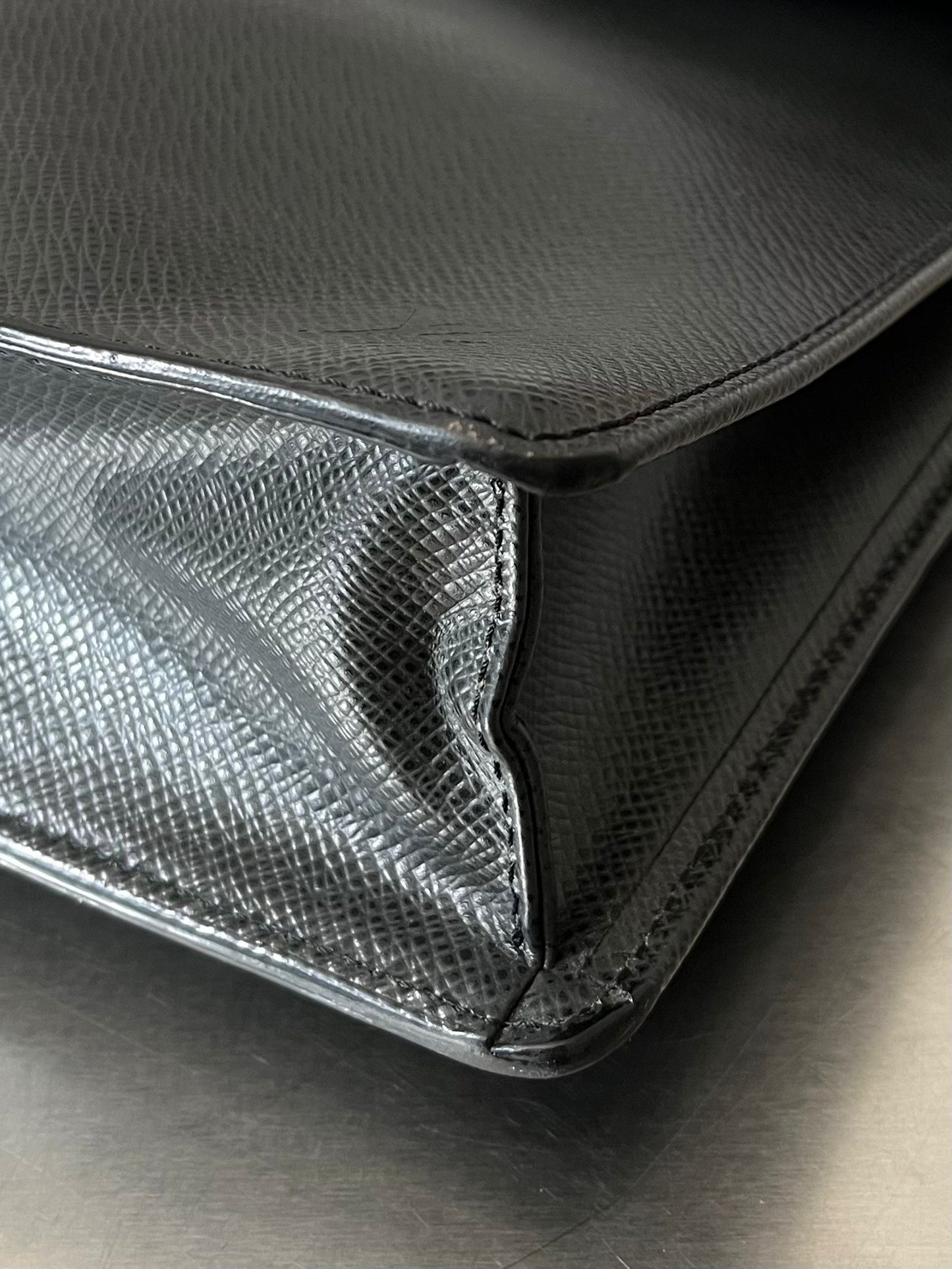 Louis Vuitton Angara Taiga