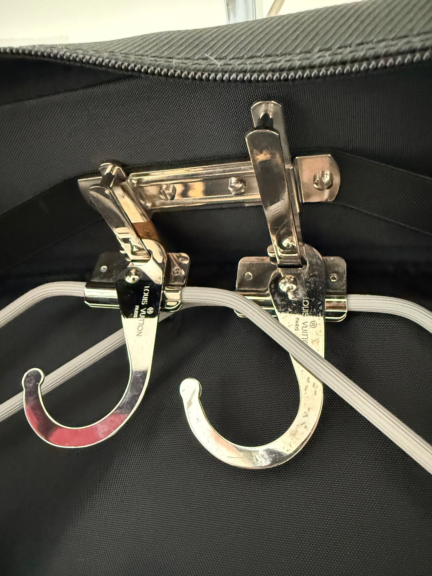 Louis Vuitton Cinq Cintre Kleidersack