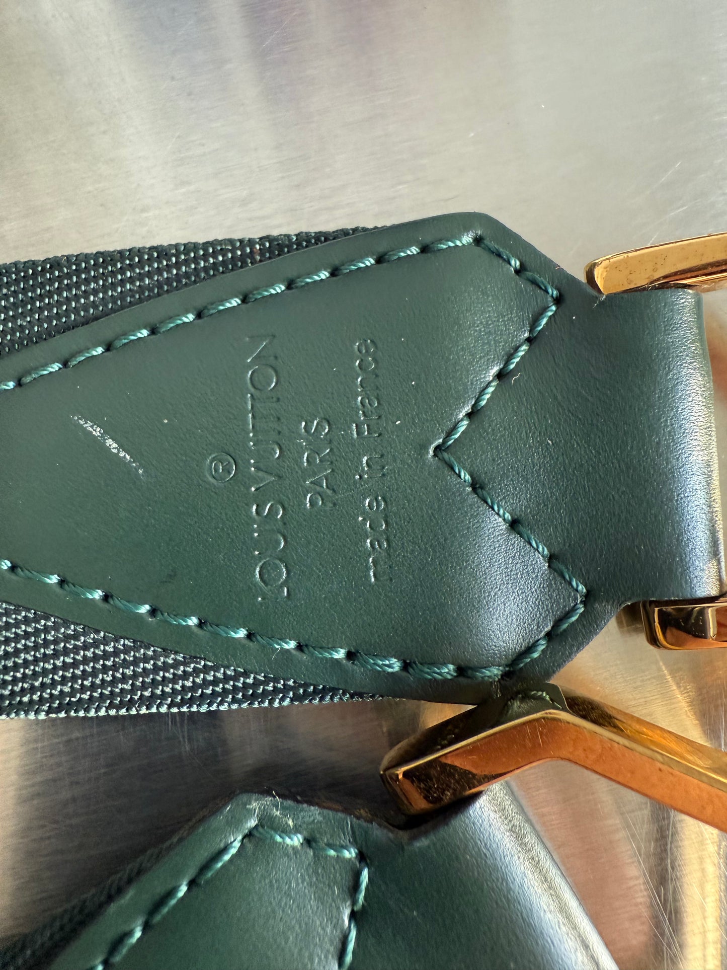 Louis Vuitton Taiga Gibeciere Kleidersack