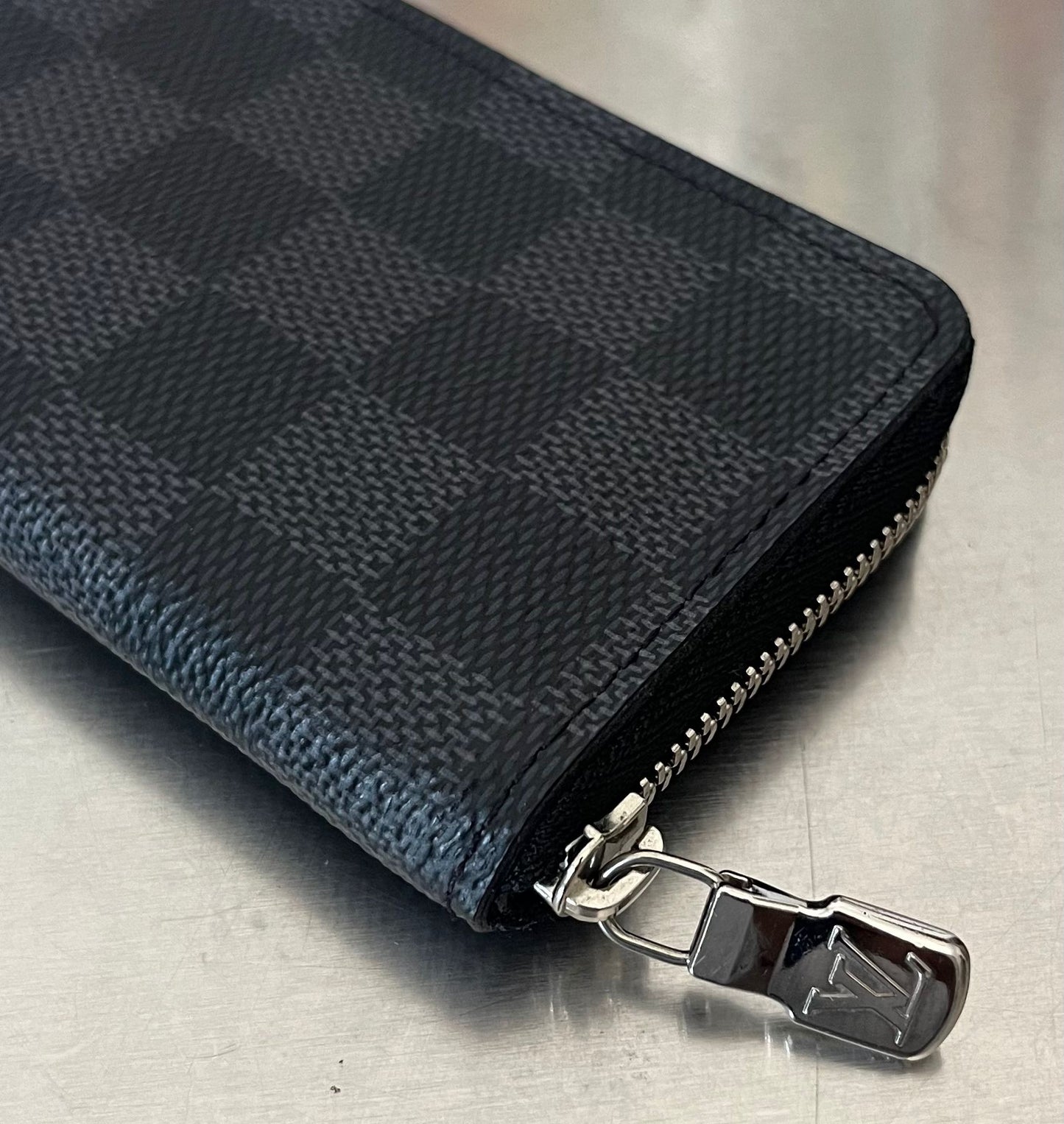 Louis Vuitton Zippy Vertical Coin Damier