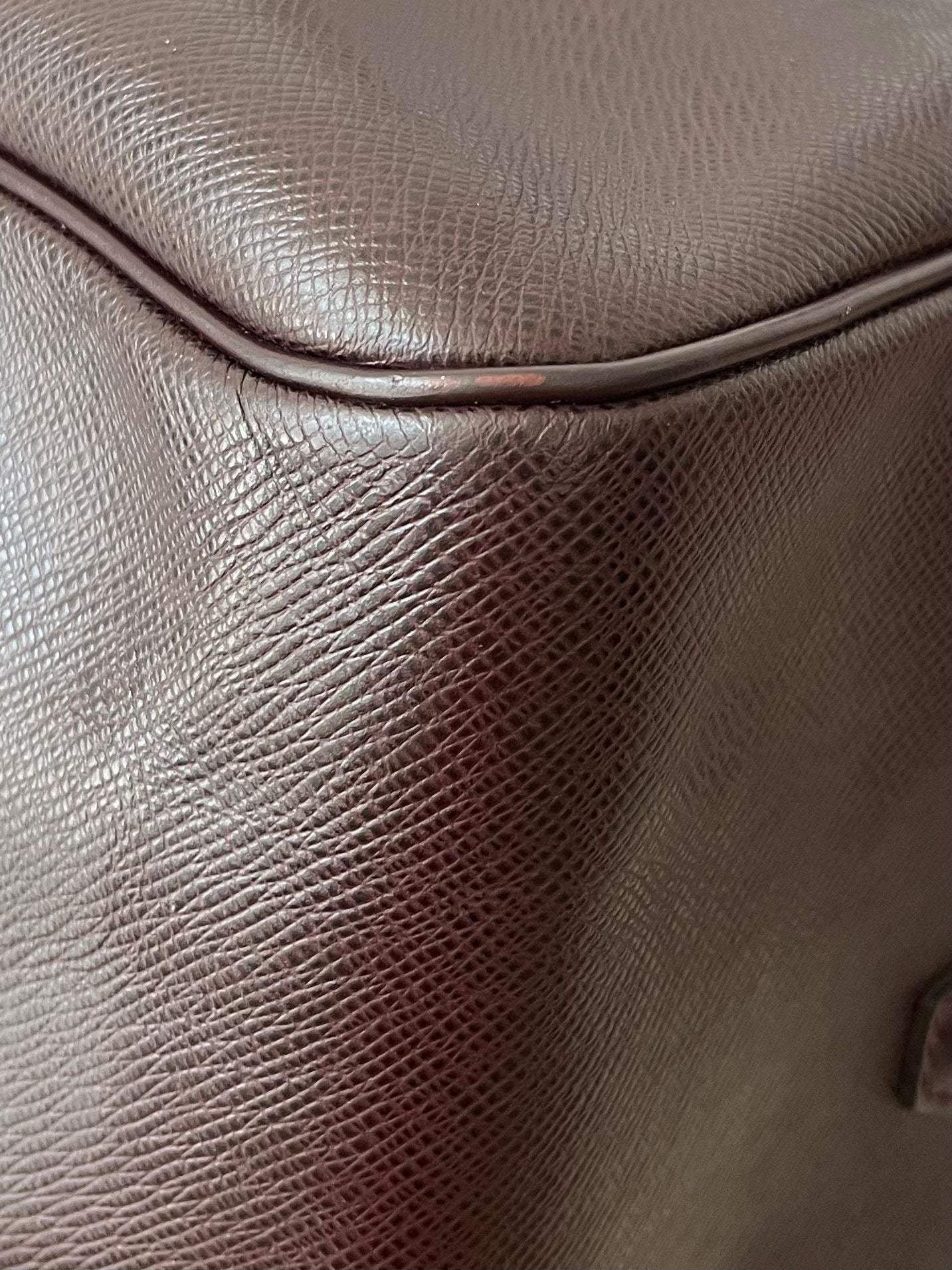 Louis Vuitton Kendall PM Taiga Leder