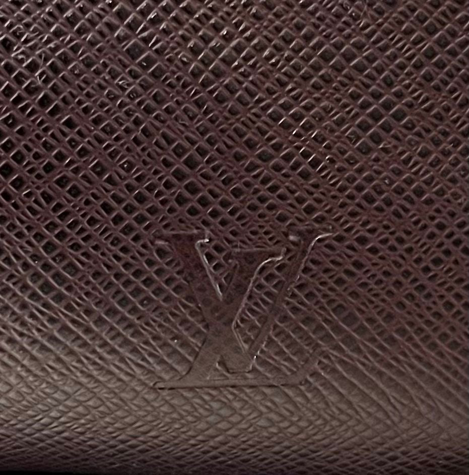 Louis Vuitton Helanga Taiga