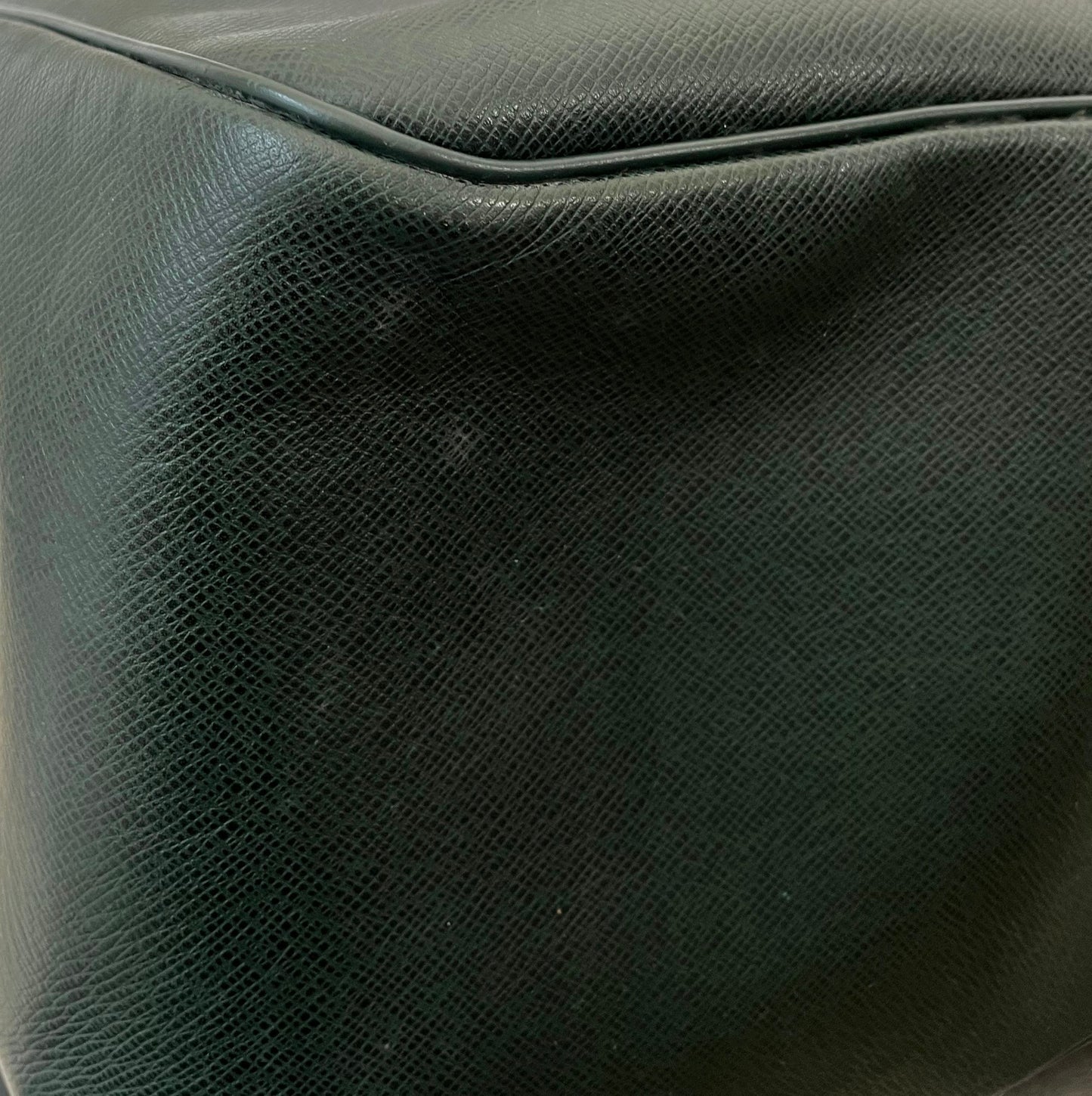 Louis Vuitton Kendall PM Taiga Leder