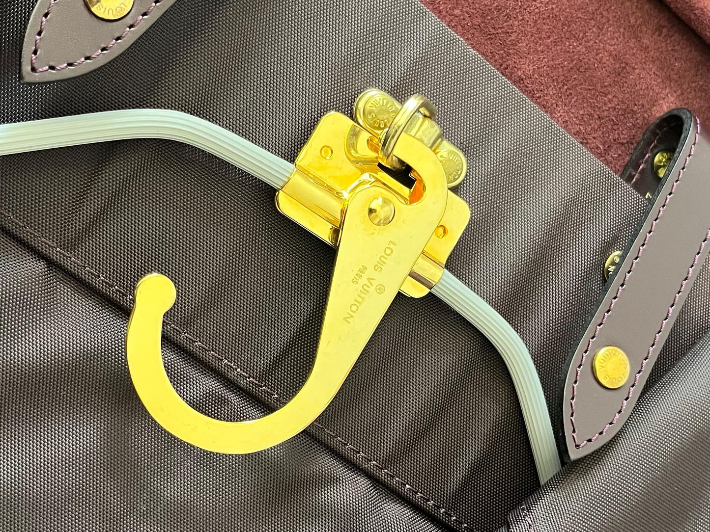 Louis Vuitton Helanga Taiga
