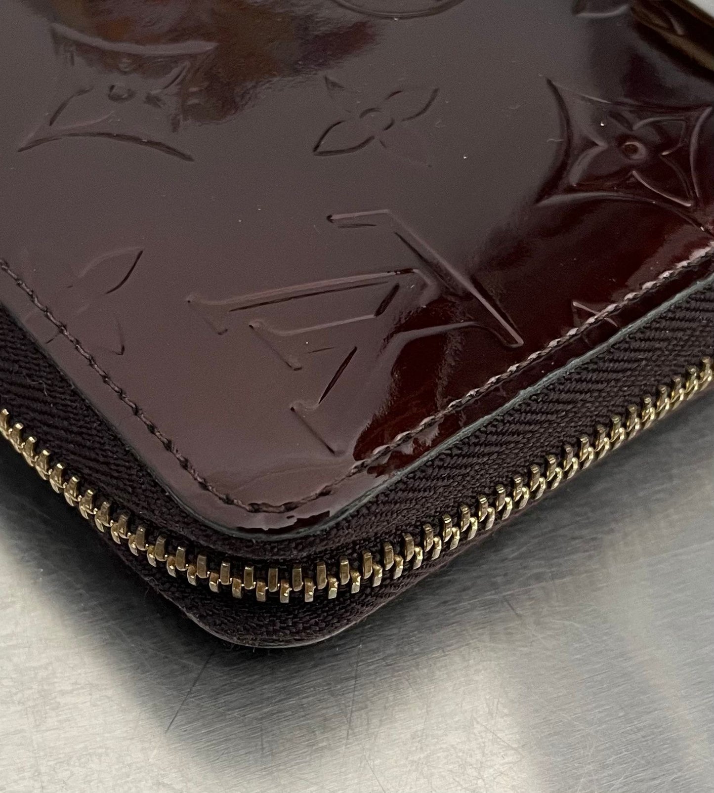 Louis Vuitton Zippy Lackleder