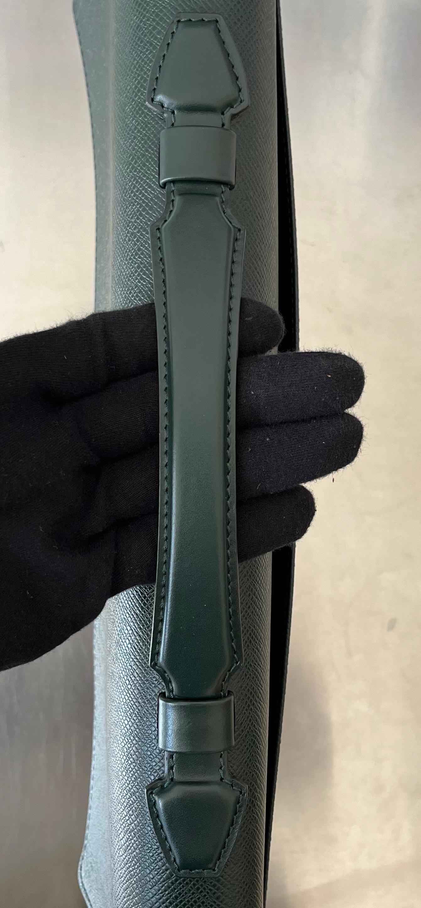 Louis Vuitton Serviette Kourad