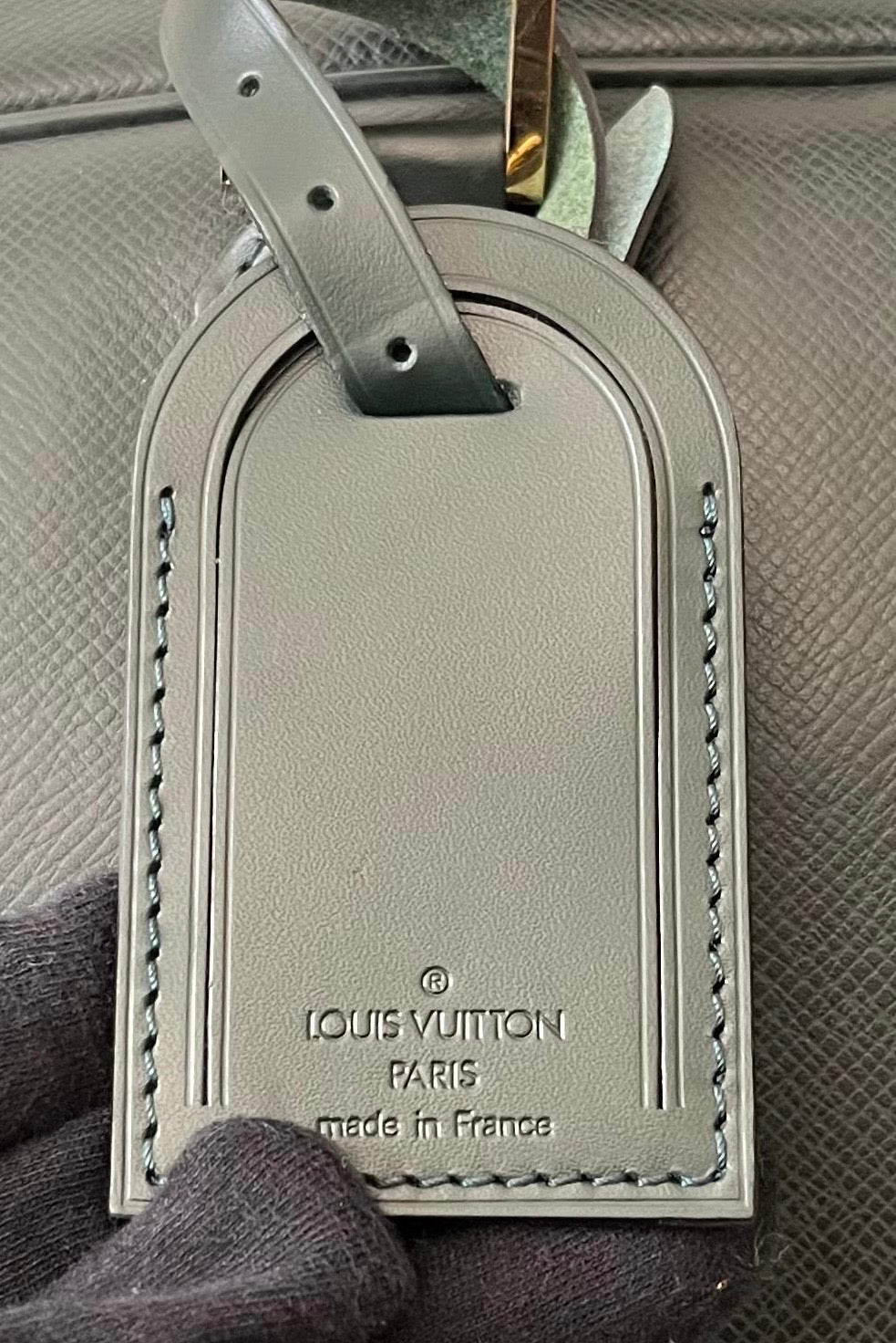 Louis Vuitton Kendall PM Taiga Leder