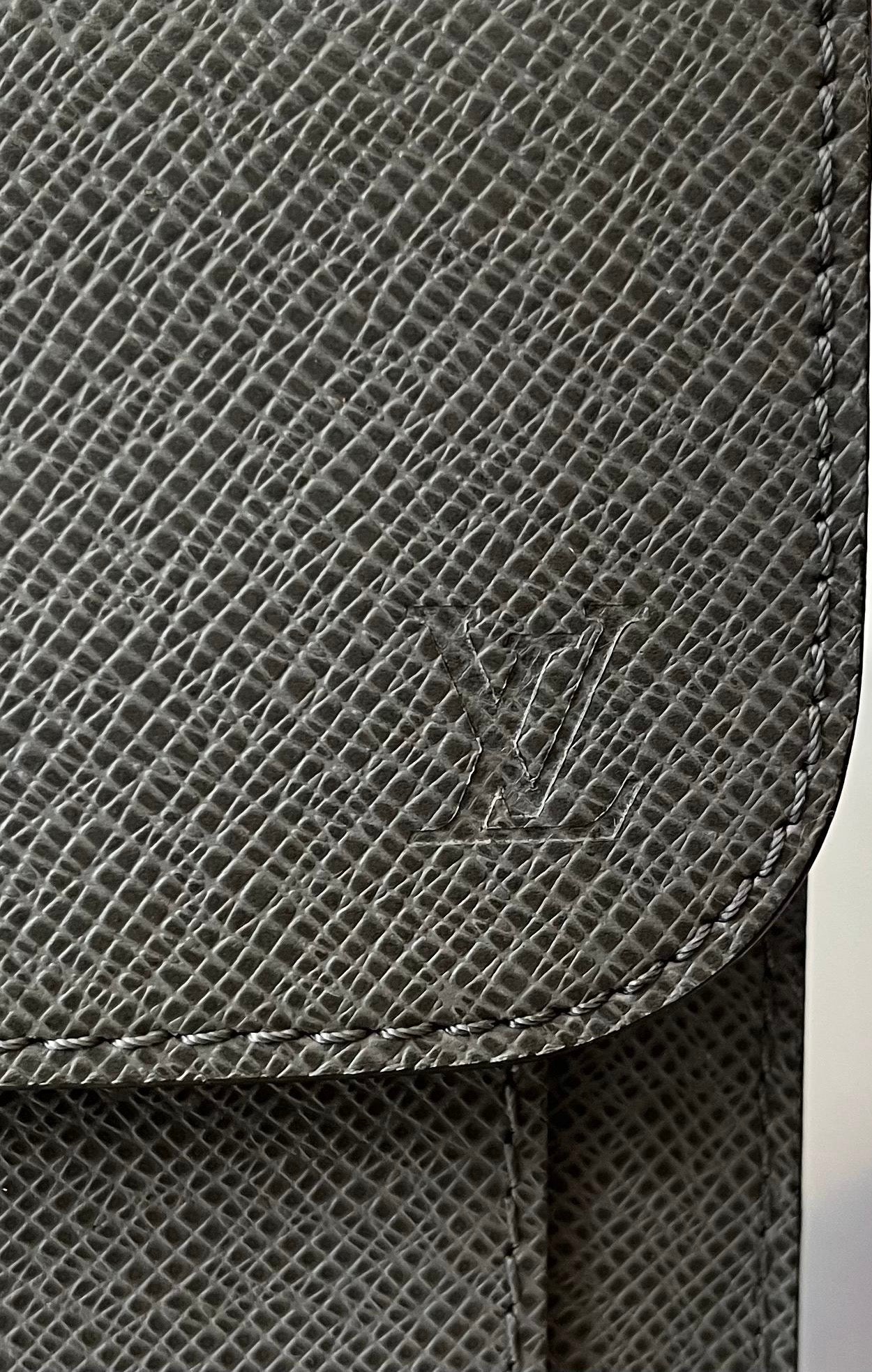 Louis Vuitton Neo Bellaia Taiga Leder