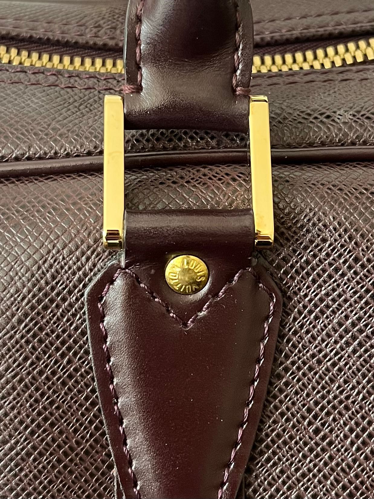 Louis Vuitton Kendall PM Taiga Leder