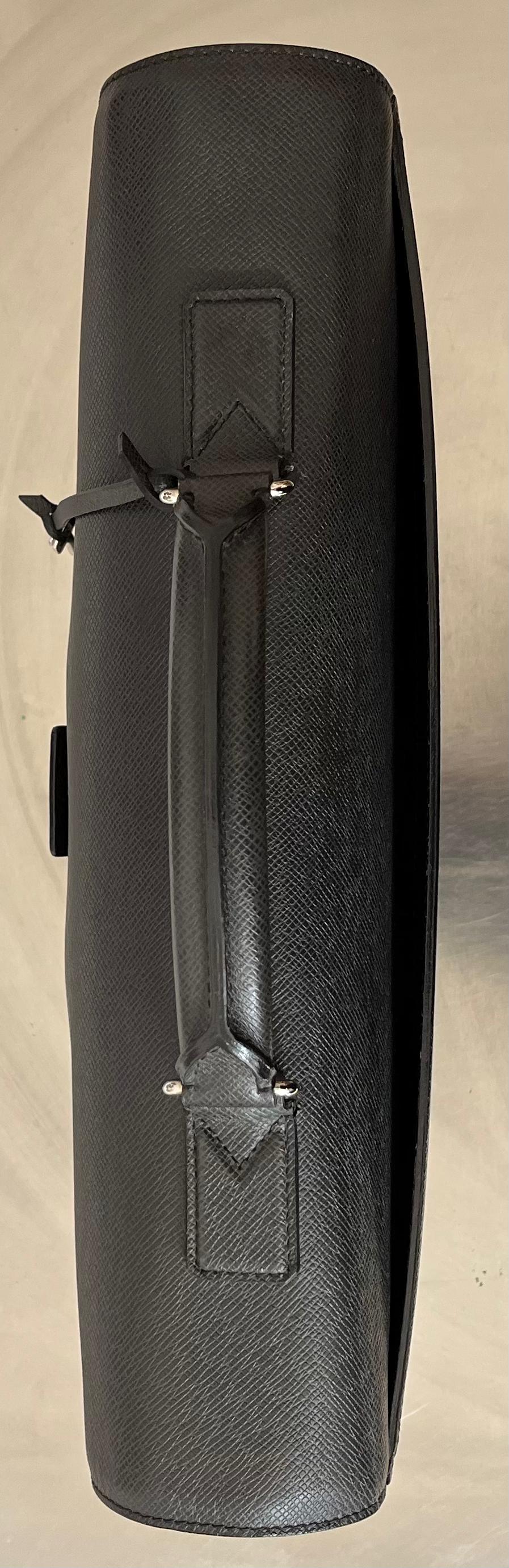 Louis Vuitton Neo Robusto 2 Taiga