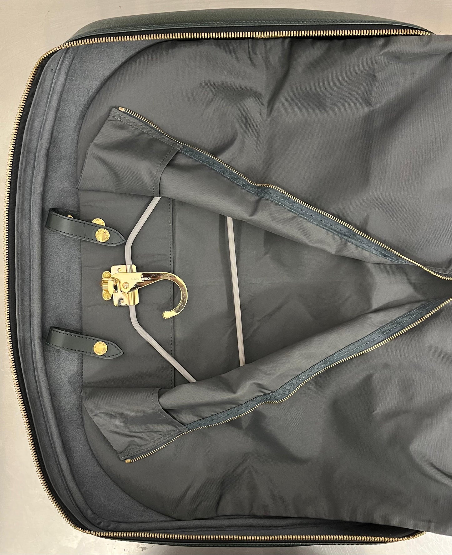 Louis Vuitton Helanga Taiga