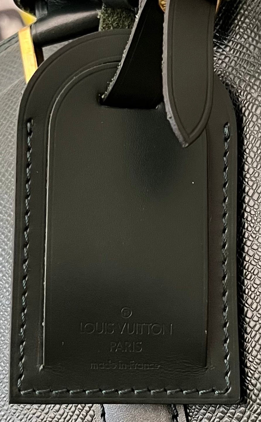 Louis Vuitton Helanga Taiga