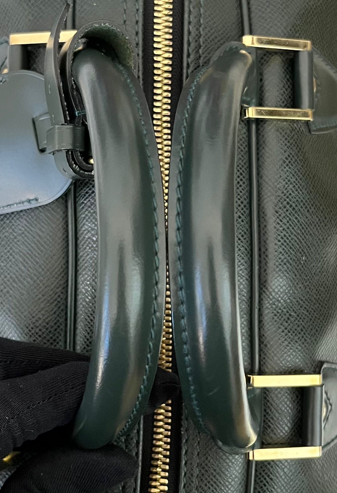 Louis Vuitton Kendall GM Taiga Leder