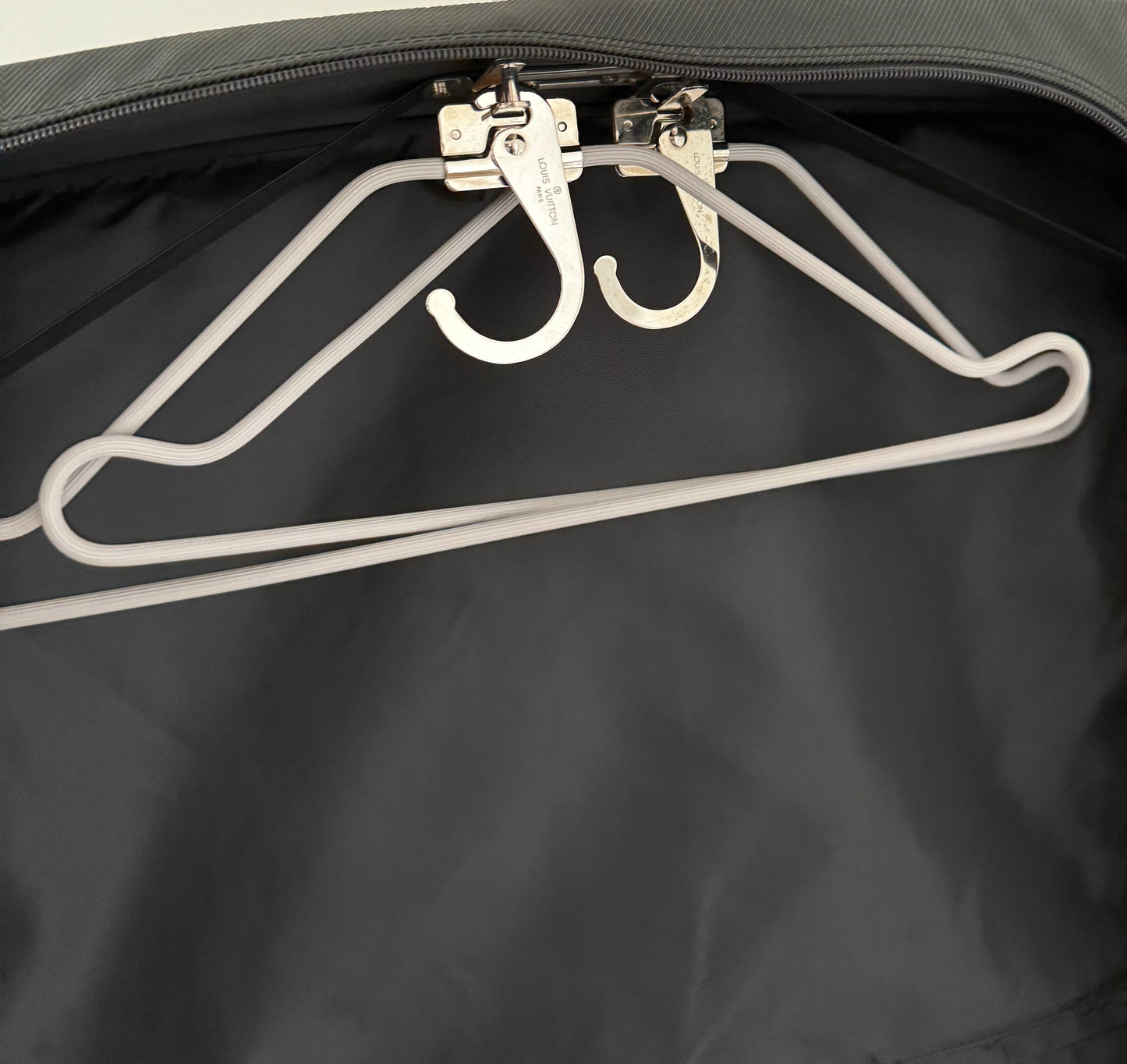 Louis Vuitton Cinq Cintre Kleidersack