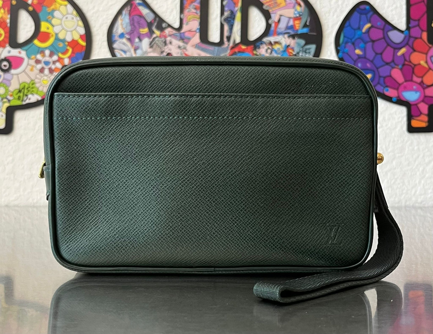Louis Vuitton Karga Taiga Leder