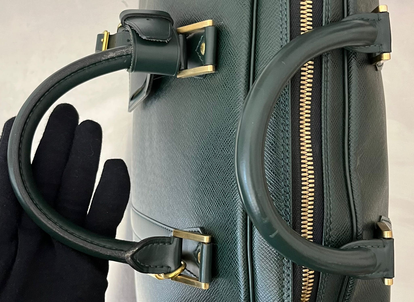 Louis Vuitton Helanga Taiga