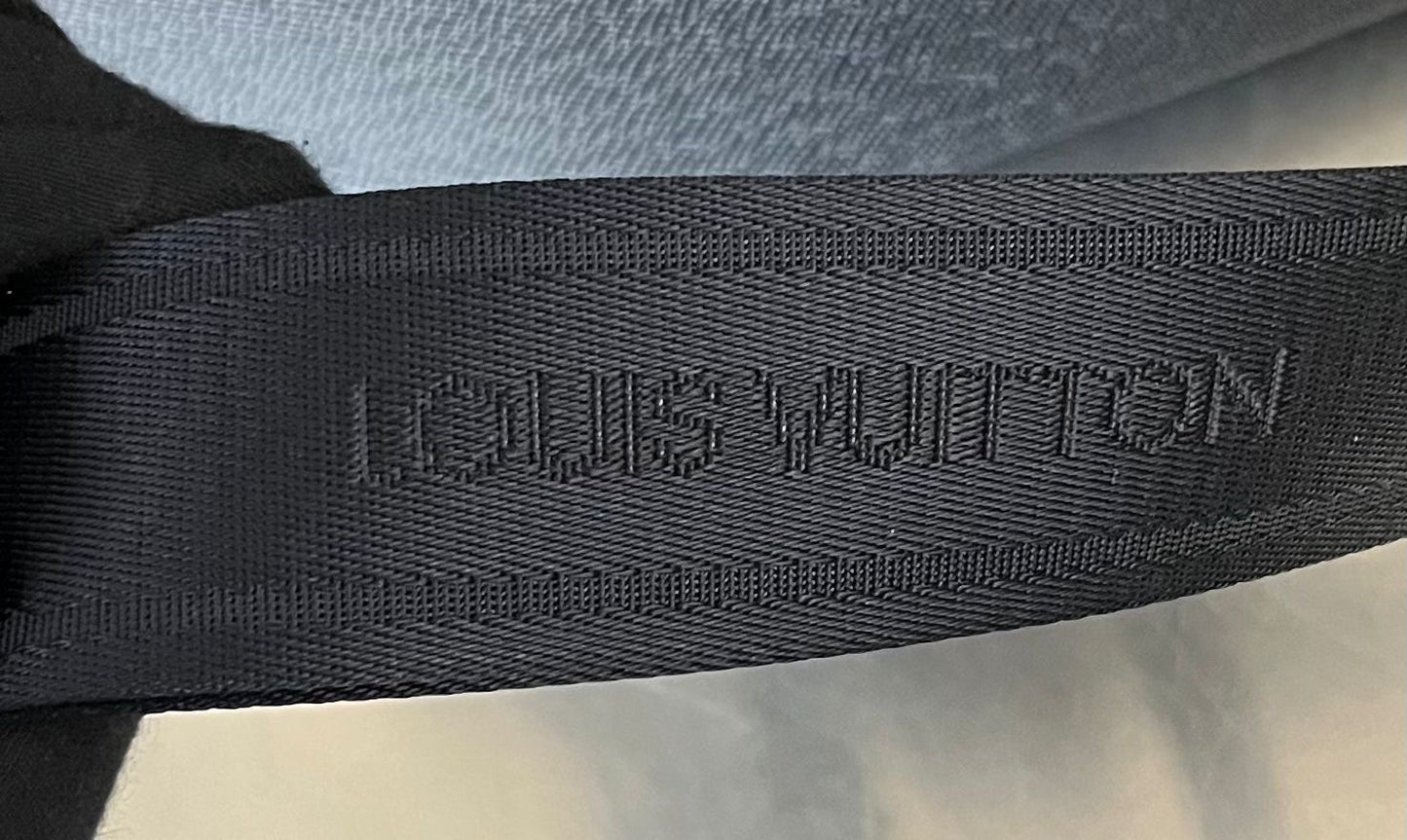 Louis Vuitton Roman MM Taiga Messenger