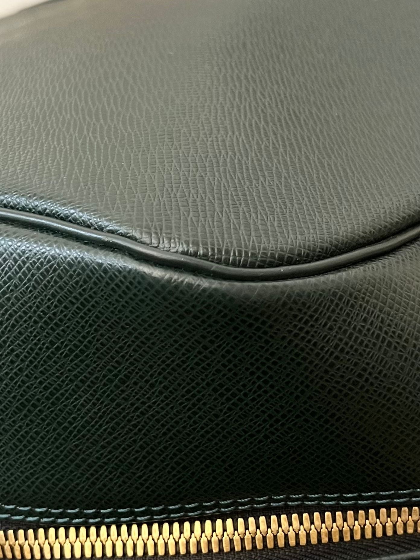 Louis Vuitton Helanga Taiga