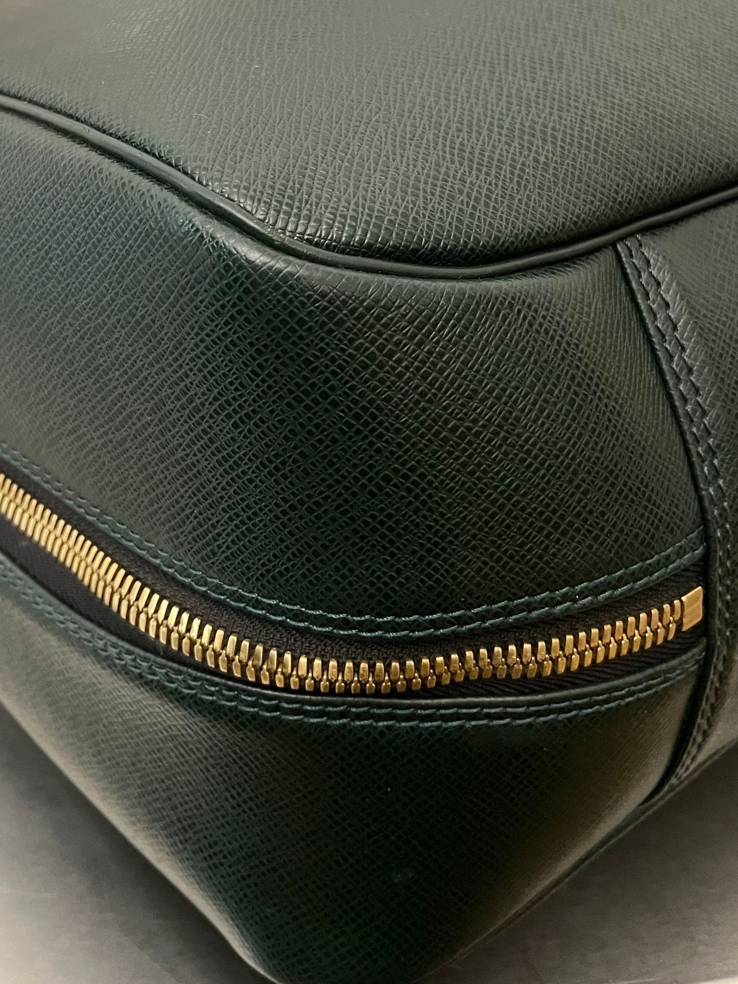 Louis Vuitton Helanga Taiga