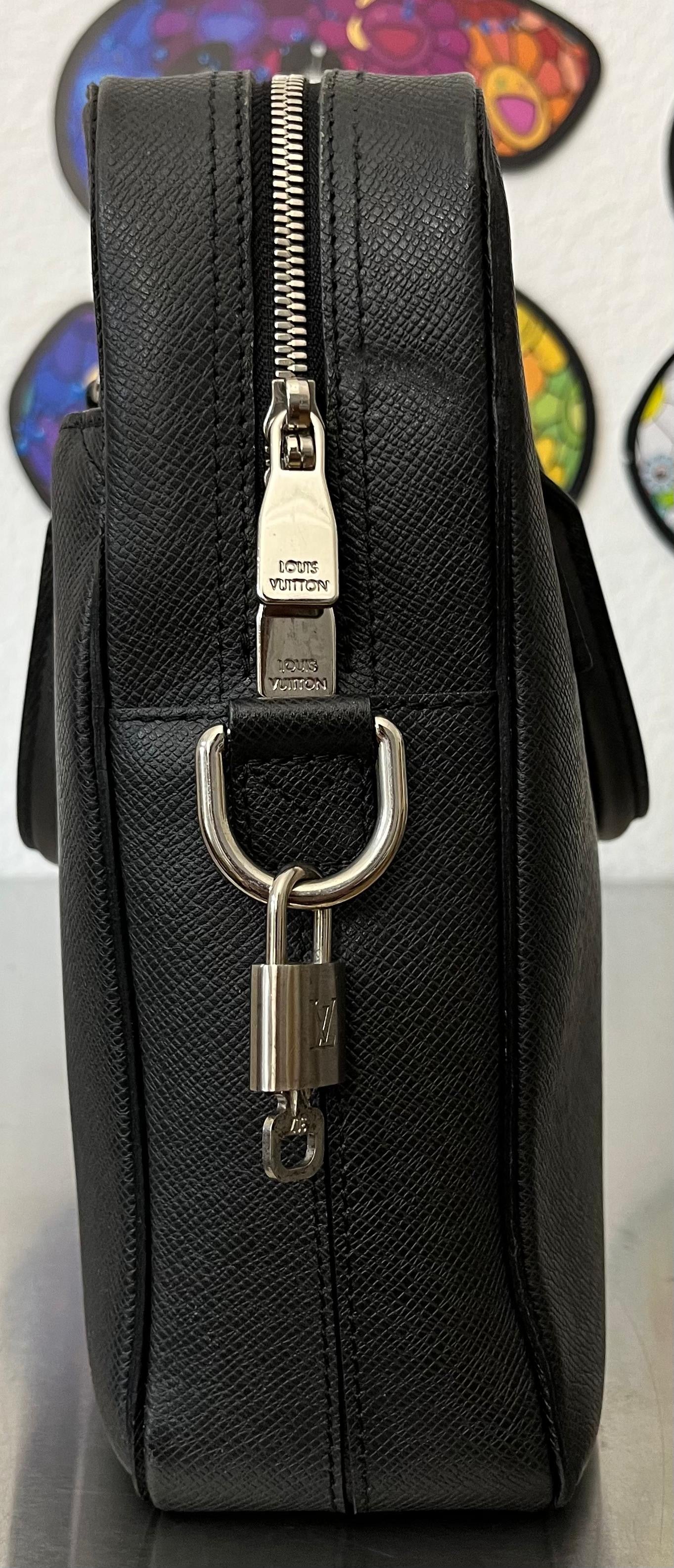 Louis Vuitton Porte Documents Taiga