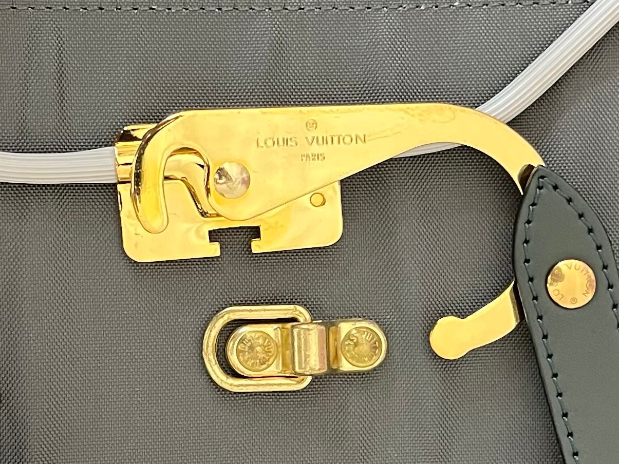 Louis Vuitton Helanga Taiga