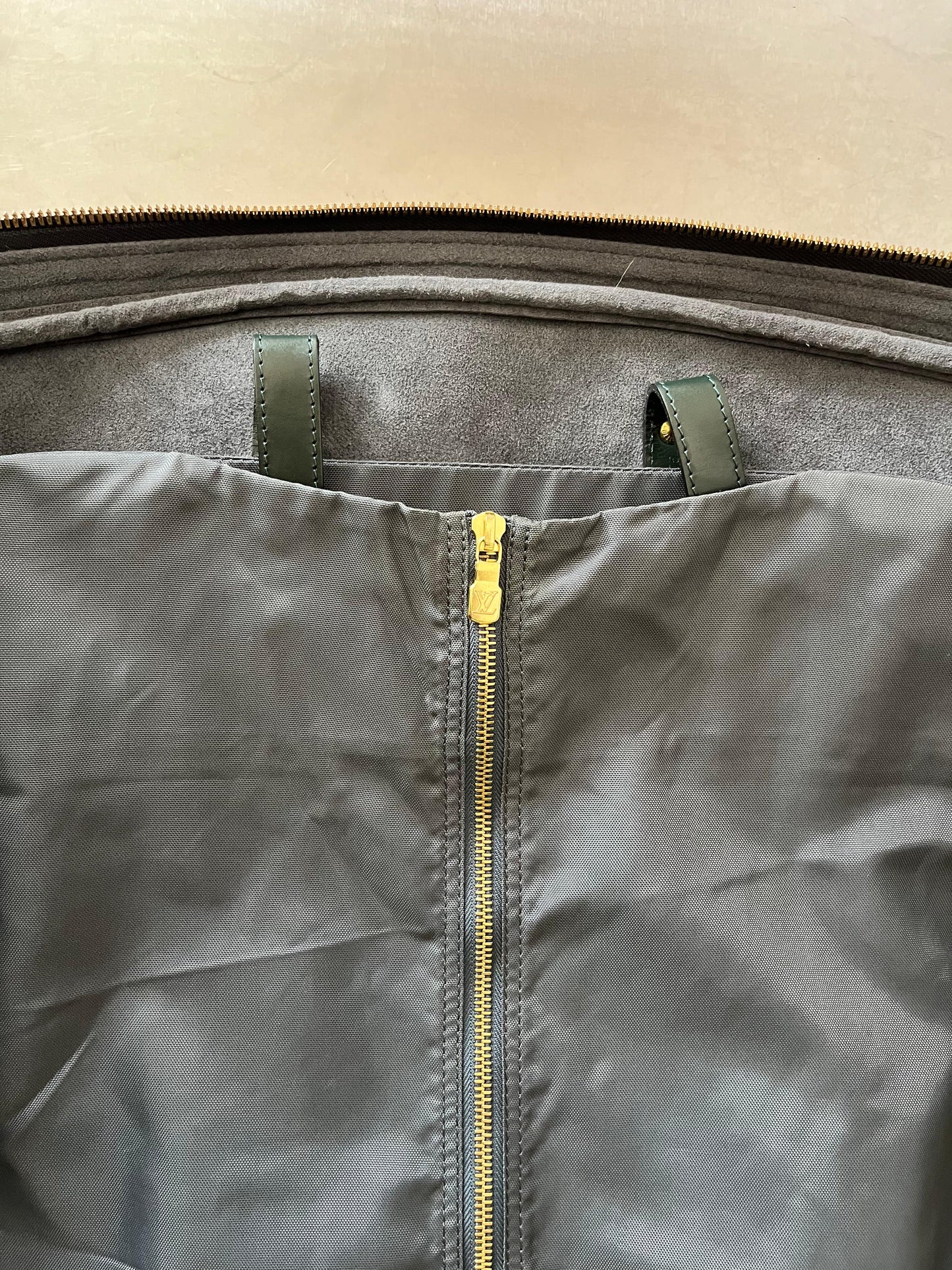 Louis Vuitton Helanga Taiga