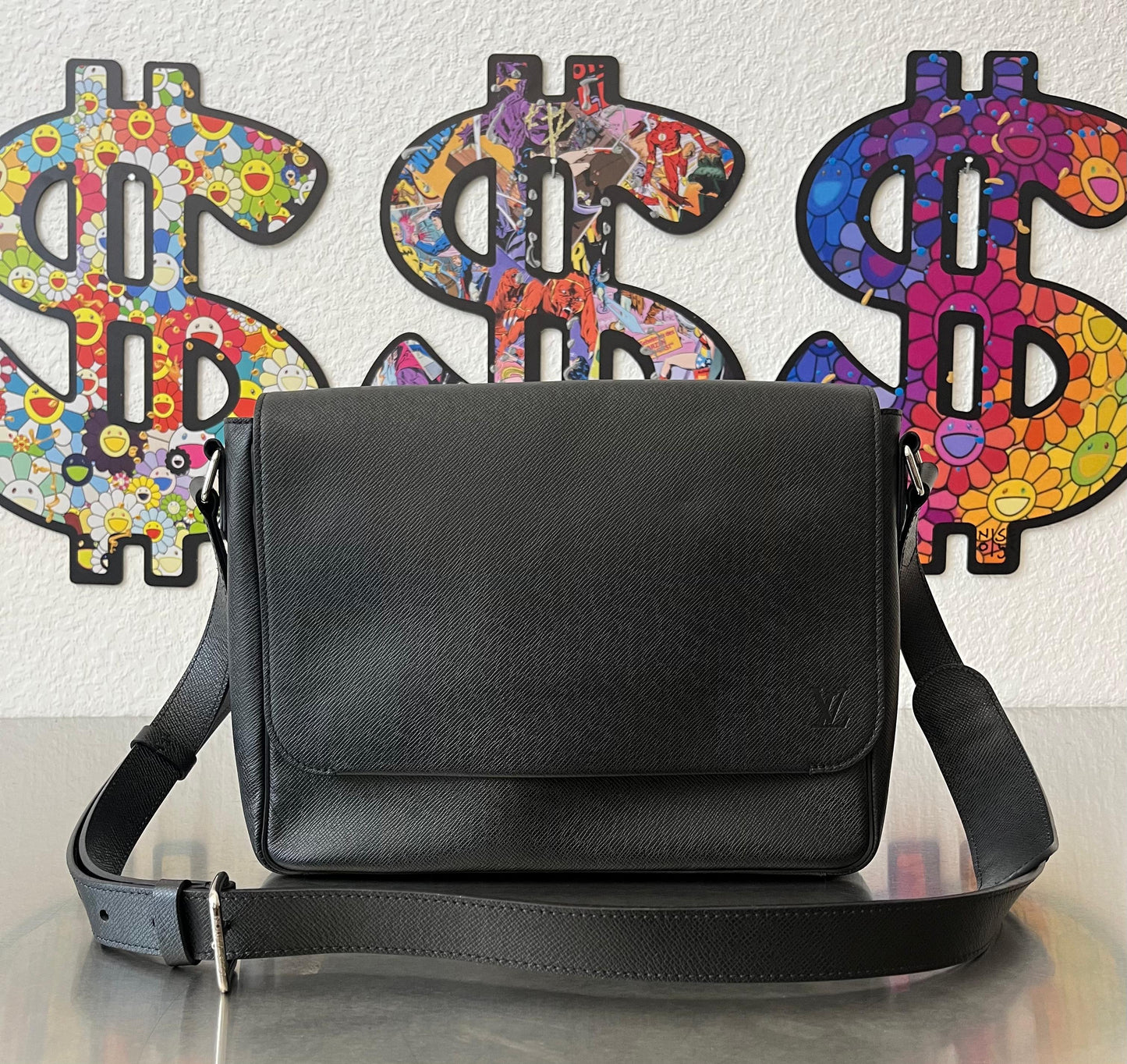Louis Vuitton Roman MM Taiga Messenger