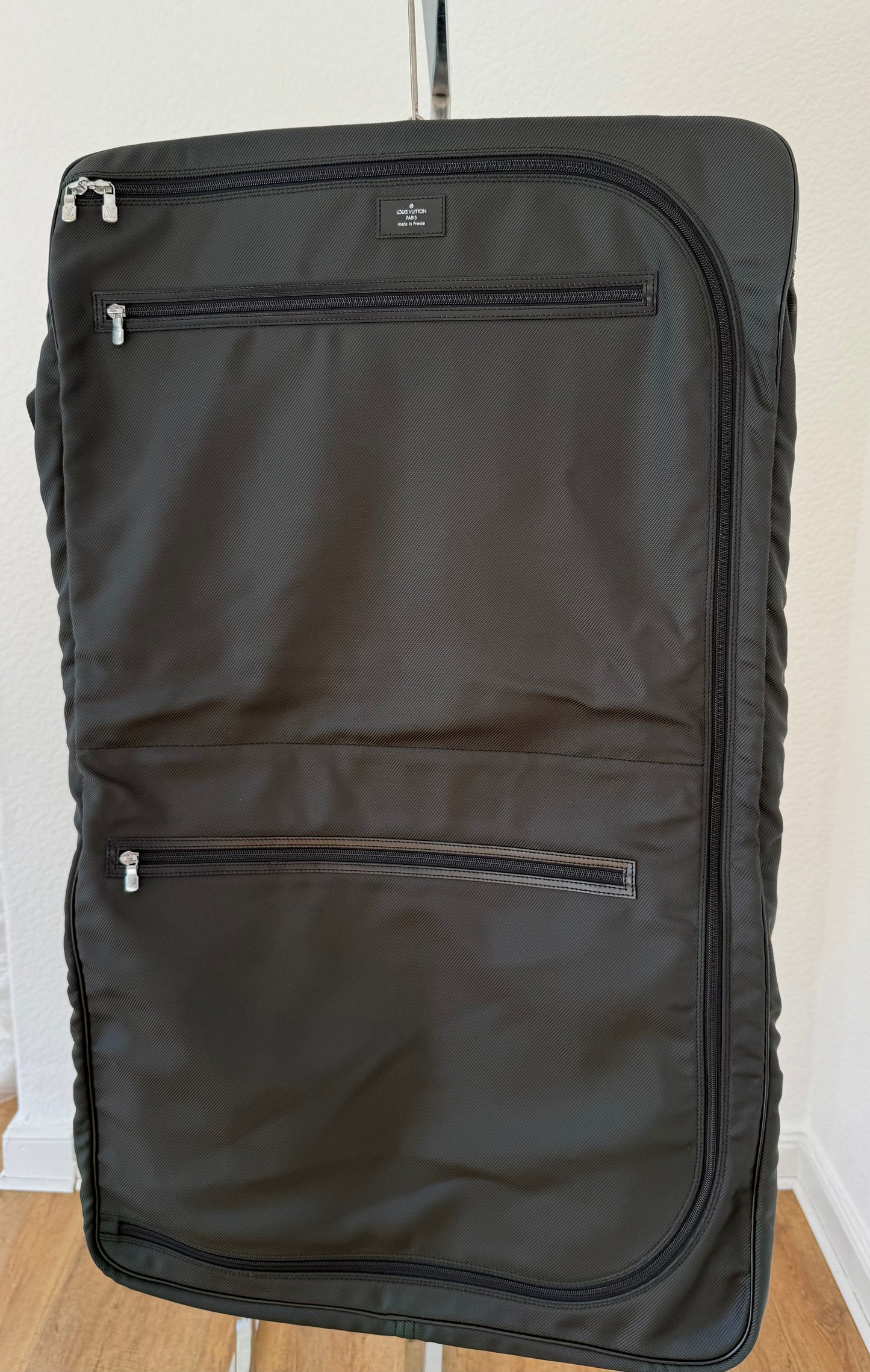 Louis Vuitton Taiga Gibeciere Kleidersack