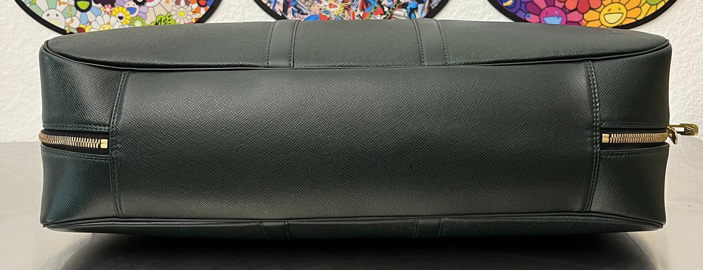 Louis Vuitton Helanga Taiga