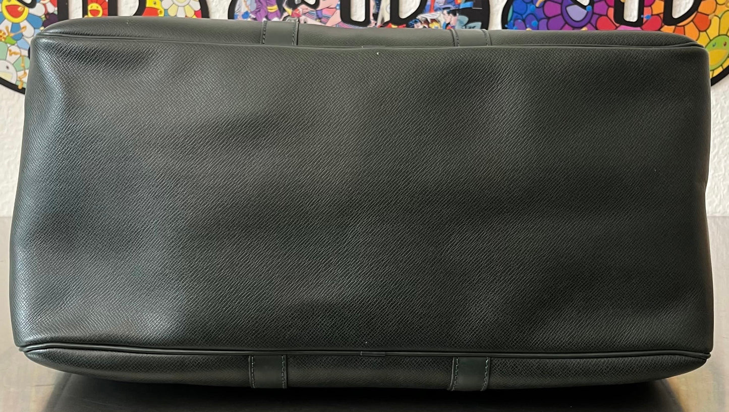 Louis Vuitton Kendall PM Taiga Leder