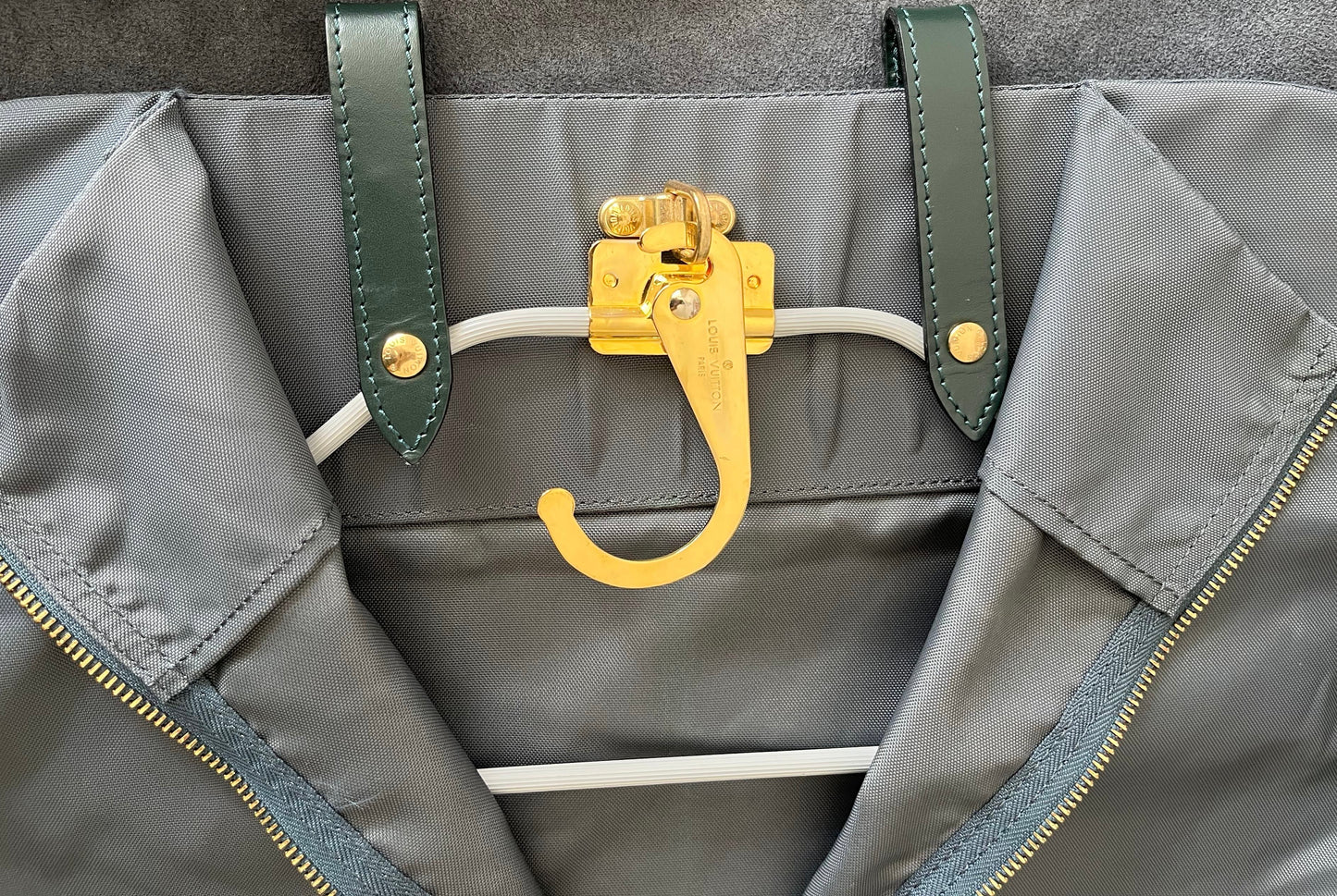 Louis Vuitton Helanga Taiga