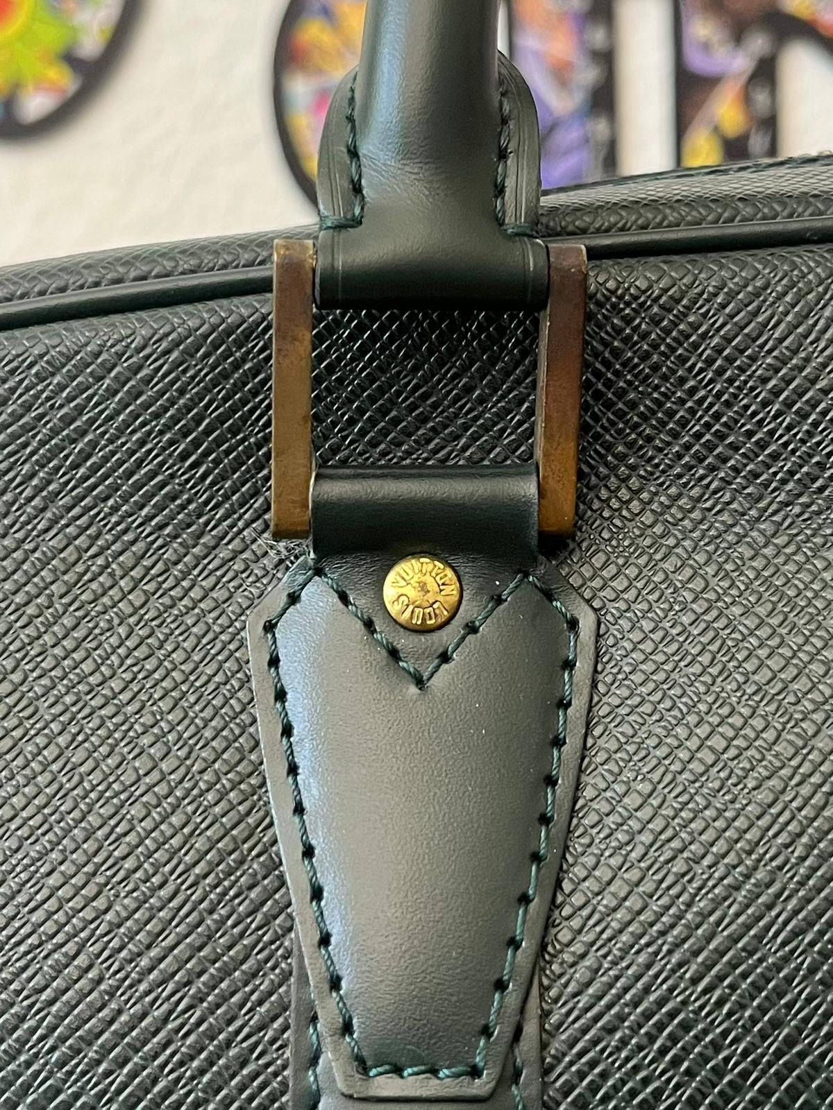 Louis Vuitton Helanga Taiga