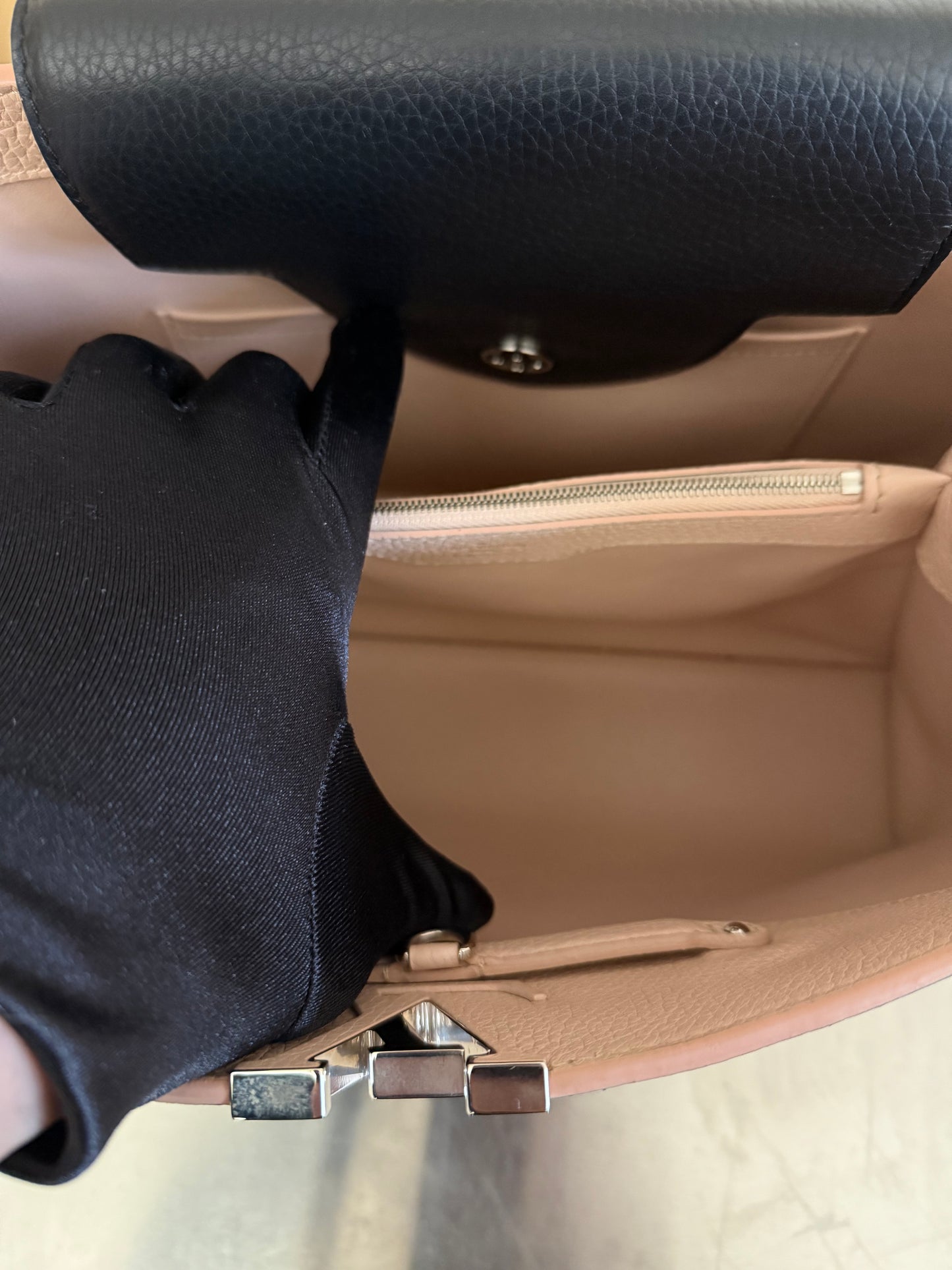 Louis Vuitton Capucines MM