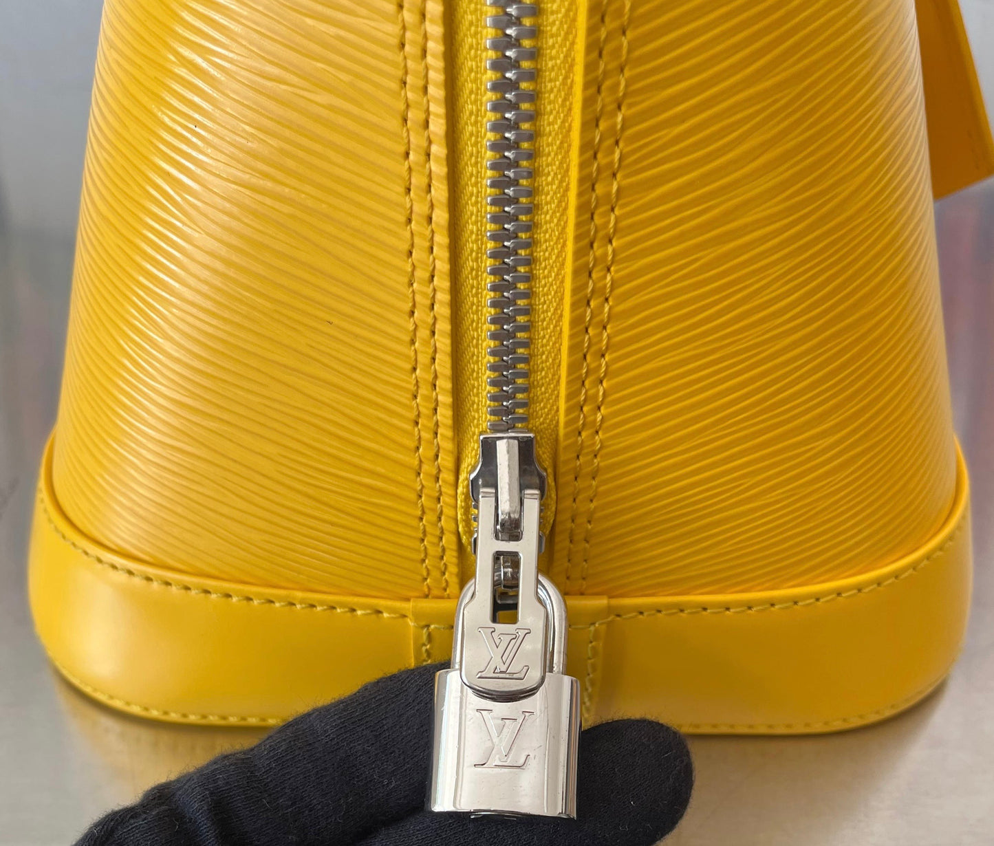 Louis Vuitton Alma GM Epi